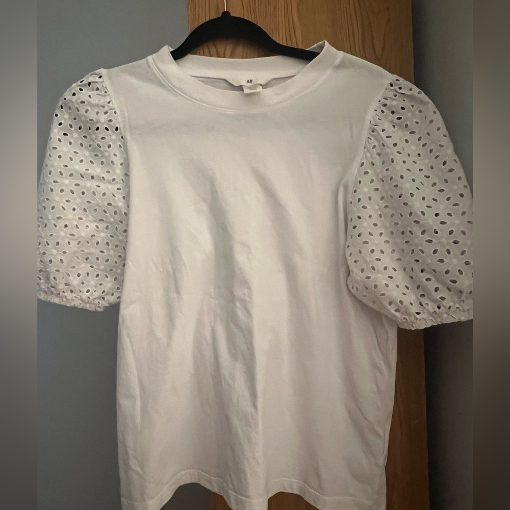 H&M White Puff Eyelet Sleeve Tee